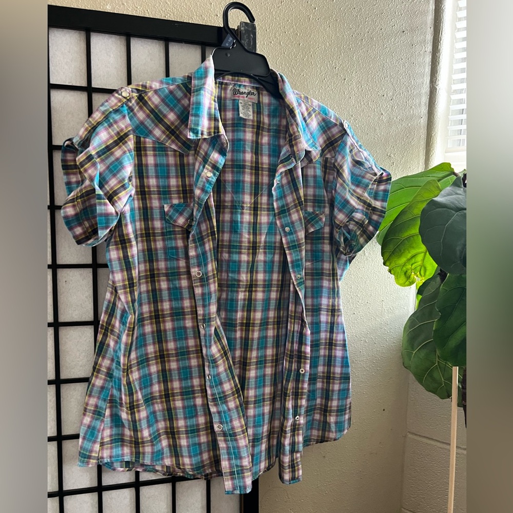 Wrangler short sleeve shirt. Wrancher shirt size XXL